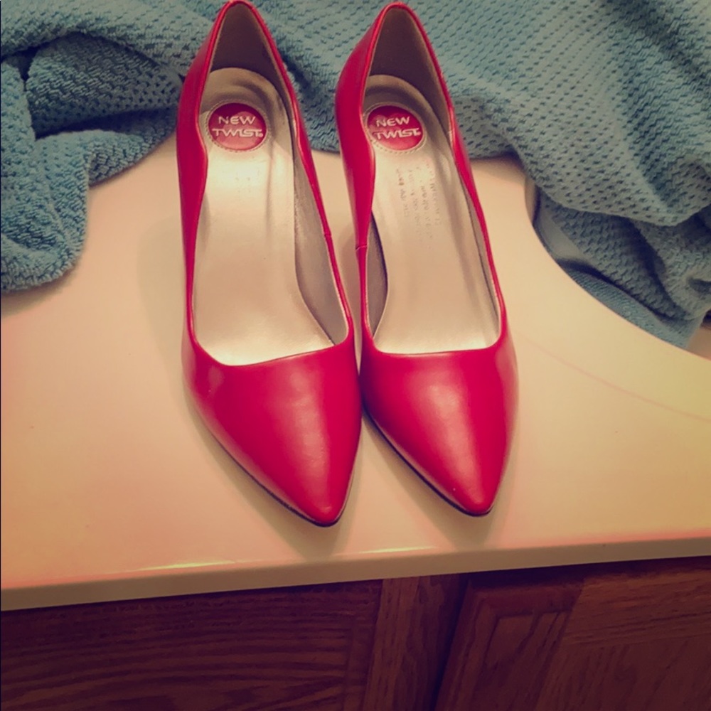 Red Pumps